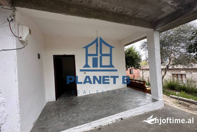 Shtepi ne shitje Shtepi Private ne Vlore, 3+1, Mobilimi Bosh, pa mobiluar, Pagesa 70,000  Euro.