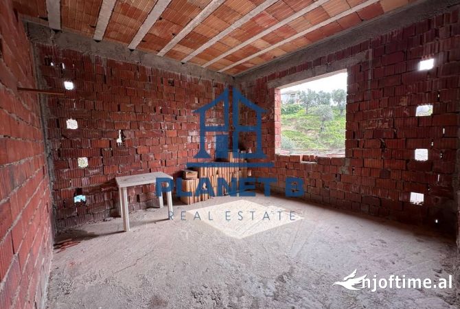 Shtepi ne shitje Shtepi Private ne Vlore, 3+1, Mobilimi Bosh, pa mobiluar, Pagesa 70,000  Euro.