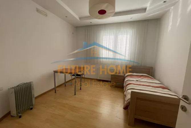 Shtepi me qera Apartament ne Tirane, 3+1, Mobilimi E mobiluar, Pagesa 1,500  Euro.