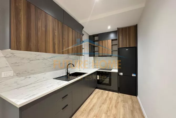 Shtepi ne shitje Apartament ne Tirane, 1+1, Mobilimi E mobiluar, Pagesa 185,000  Euro.