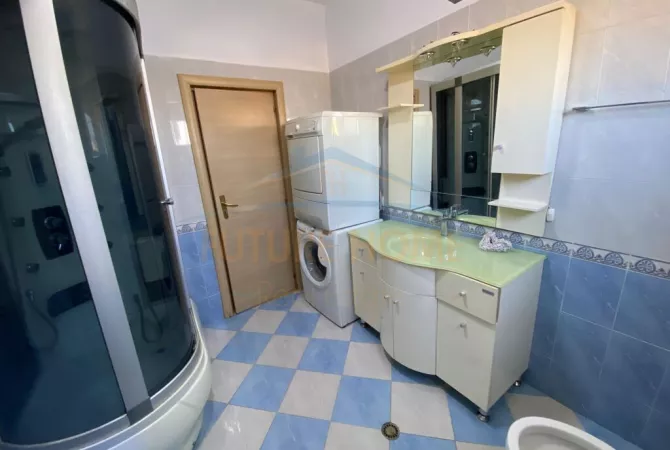 Shtepi ne shitje Apartament ne Tirane, 2+1, Mobilimi E mobiluar, Pagesa 200,000  Euro.