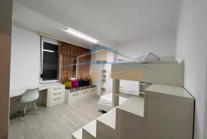 Shtepi ne shitje Apartament ne Tirane, 3+1, Mobilimi E mobiluar, Pagesa 231,000  Euro.