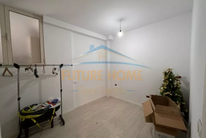 Shtepi ne shitje Apartament ne Tirane, 3+1, Mobilimi E mobiluar, Pagesa 231,000  Euro.