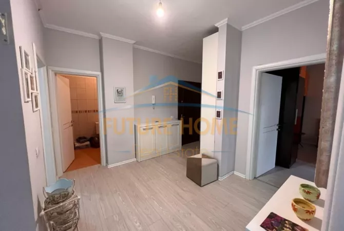 Shtepi ne shitje Apartament ne Tirane, 3+1, Mobilimi E mobiluar, Pagesa 231,000  Euro.