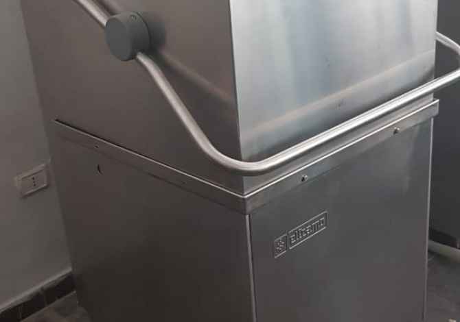 Paisje fast foodidhe restoranti ne shitje.