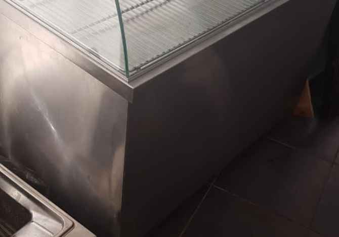 Paisje fast foodi dhe restoranti ne shitje.