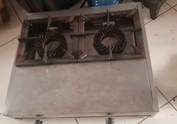 Paisje fast foodi dhe restoranti ne shitje.