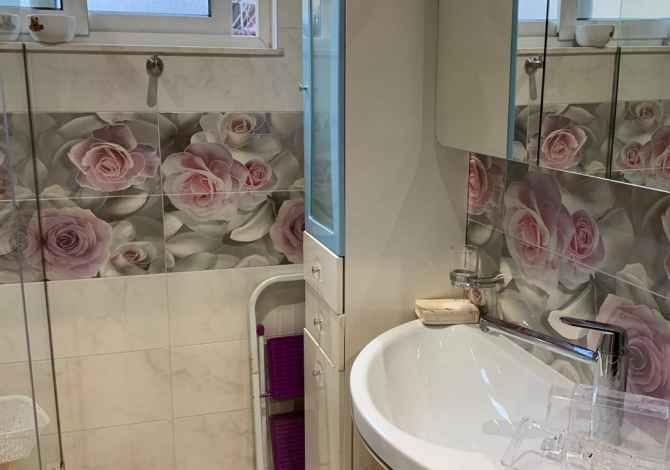 Shtepi ne shitje  ne Tirane, 2+1, Mobilimi E mobiluar, Pagesa 160,000  Euro.