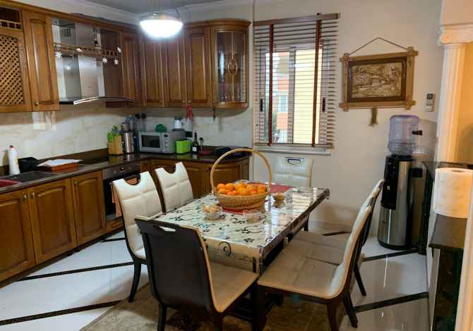 Shtepi ne shitje  ne Tirane, 2+1, Mobilimi E mobiluar, Pagesa 160,000  Euro.