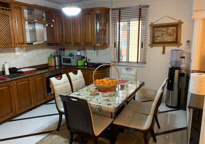 Shtepi ne shitje  ne Tirane, 2+1, Mobilimi E mobiluar, Pagesa 160,000  Euro.