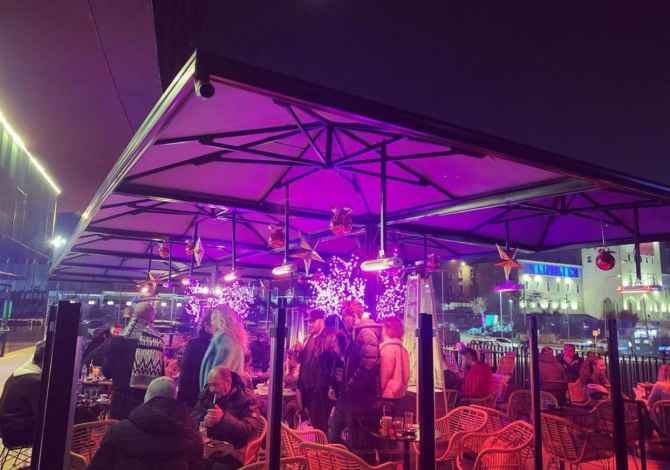 Njoftime Pune ne Tirane, Profesioni Kamarier/e, ndihmes banakiere femer , , Pagesa Me Marreveshje.