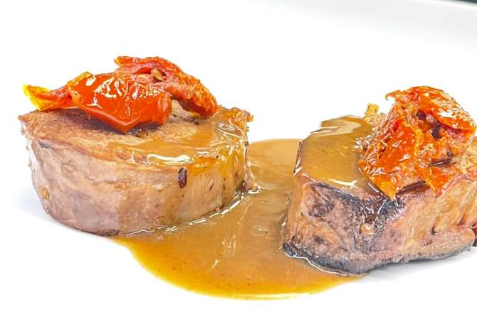 Njoftime Pune ne Tirane, Profesioni Kamarier restoranti,,kuzhinier Ndihmes kamarier ne bar dhe restorant,banakier , , Pagesa Me Marreveshje.