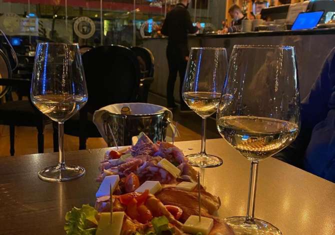 Njoftime Pune ne Tirane, Profesioni Kamarier/e,kuzhinier per snack , , Pagesa Me Marreveshje.