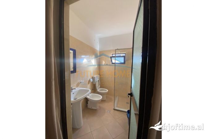 Shtepi me qera 2+1 ne Tirane - 800 Euro