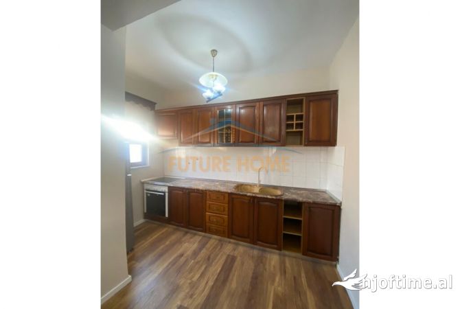 Shtepi me qera Apartament ne Tirane, 2+1, Mobilimi E mobiluar, Pagesa 800  Euro.