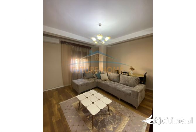 Shtepi me qera Apartament ne Tirane, 2+1, Mobilimi E mobiluar, Pagesa 800  Euro.