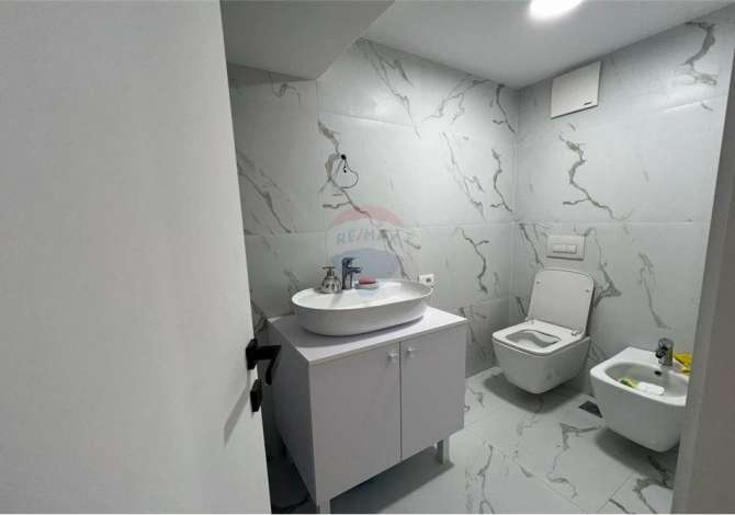 Njesi biznesi me qira te Tirana Golden Park