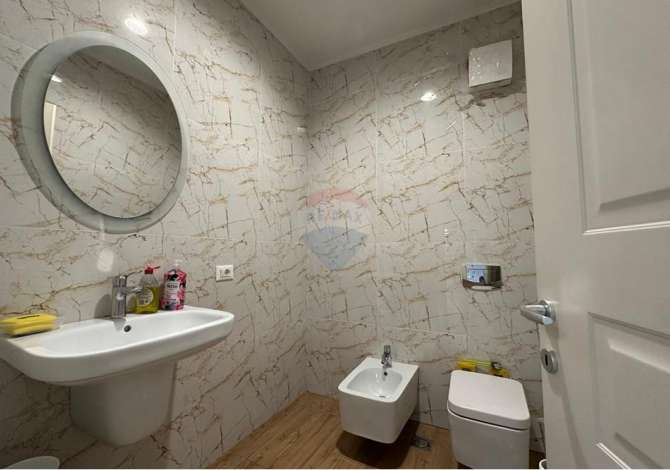 Ambient biznesi me qera 3+1 ne Tirane - 5,500 Euro
