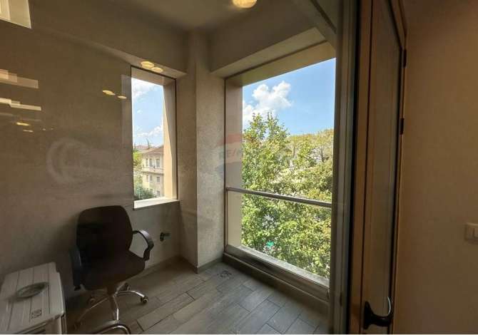 Ambient Zyre Me Qira , Bulevardi Papa GJonpali2