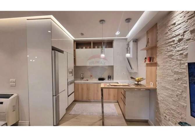 Shtepi me qera 2+1 ne Tirane - 900 Euro