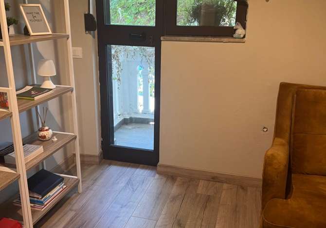 Zyre per qira prane Stadiumit Dinamo