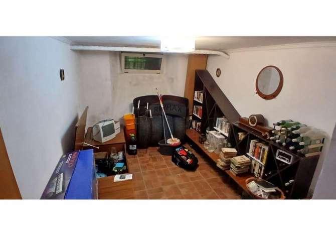 Ambient biznesi me qera 4+1 ne Tirane - 300 Euro