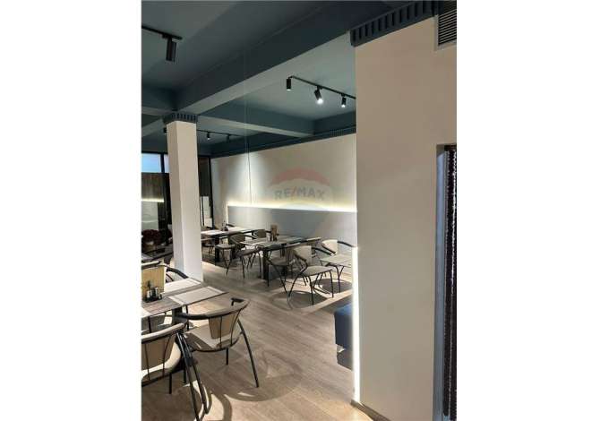 Ambient biznesi me qera 2+1 ne Tirane - 1,500 Euro