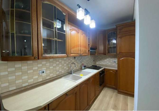 Shtepi me qera 2+1 ne Tirane - 650 Euro