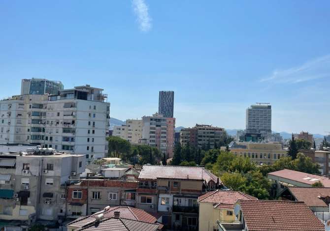 Ambiente Commerciale in Vendita 5+1 a Tirana - 1,800,000 Euro
