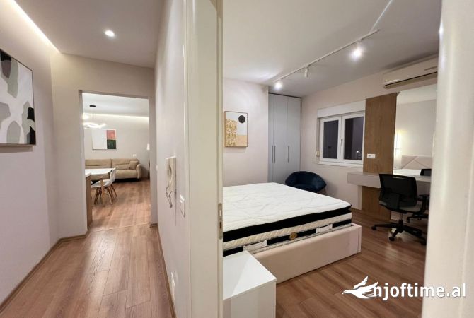 Shtepi ne shitje Apartament ne Tirane, 2+1, Mobilimi E mobiluar, Pagesa 180,000  Euro.