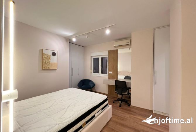 Shtepi ne shitje Apartament ne Tirane, 2+1, Mobilimi E mobiluar, Pagesa 180,000  Euro.