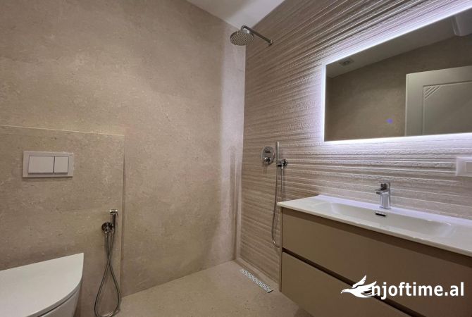 Shtepi ne shitje Apartament ne Tirane, 2+1, Mobilimi E mobiluar, Pagesa 180,000  Euro.