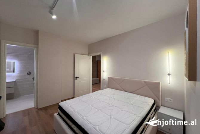 Shtepi ne shitje Apartament ne Tirane, 2+1, Mobilimi E mobiluar, Pagesa 180,000  Euro.