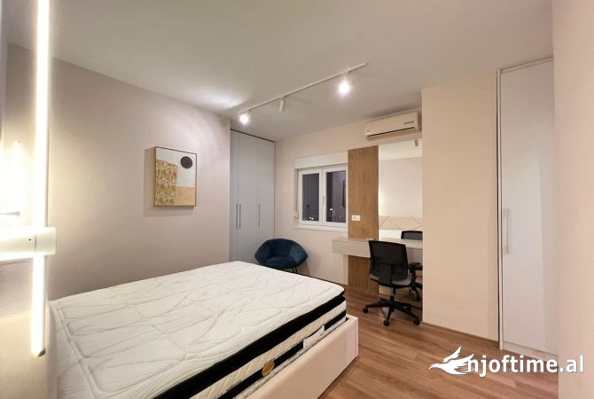 Shtepi ne shitje Apartament ne Tirane, 2+1, Mobilimi E mobiluar, Pagesa 180,000  Euro.