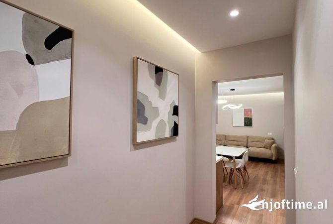 Shtepi ne shitje Apartament ne Tirane, 2+1, Mobilimi E mobiluar, Pagesa 180,000  Euro.