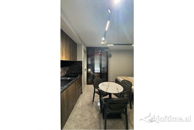 Shtepi ne shitje Apartament ne Tirane, Garsoniere, Mobilimi E mobiluar, Pagesa 152,000  Euro.