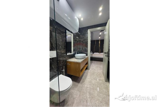 Shtepi ne shitje Apartament ne Tirane, Garsoniere, Mobilimi E mobiluar, Pagesa 152,000  Euro.