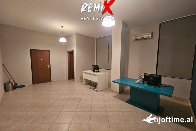 Ambient biznesi me qera 3+1 ne Durres - 350 Euro