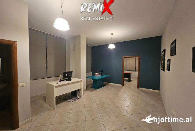 Ambient biznesi me qera 3+1 ne Durres - 350 Euro