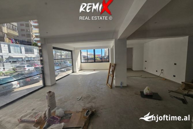 Ambient biznesi me qera 2+1 ne Durres - 1,500 Euro