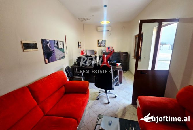 JEPET KAPANON ME QERA NE VORE, AUTOSTRADA TIRANE - DURRES