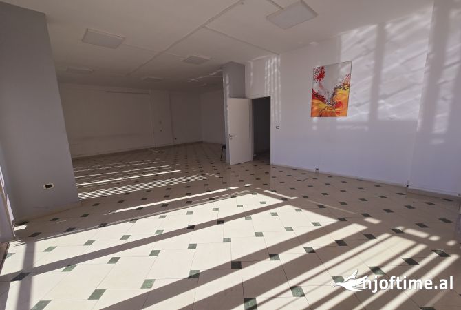 Shtepi me qera 3+1 ne Durres - 1,500 Euro