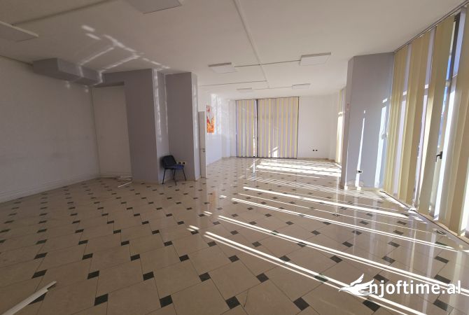 Shtepi me qera  ne Durres, 3+1, Mobilimi , Pagesa 1,500  Euro.