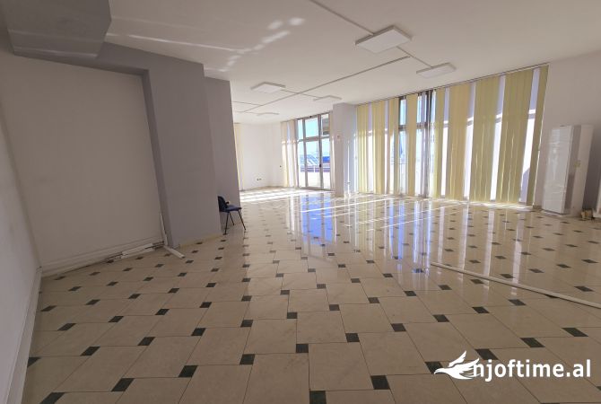 Shtepi me qera  ne Durres, 3+1, Mobilimi , Pagesa 1,500  Euro.