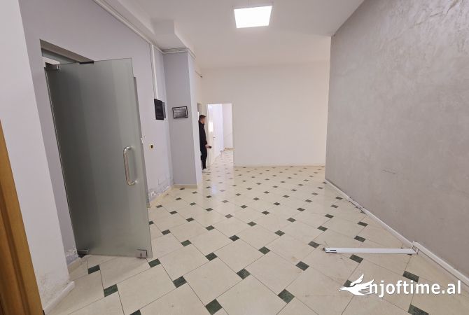 Shtepi me qera  ne Durres, 3+1, Mobilimi , Pagesa 1,500  Euro.