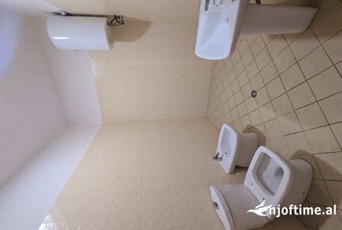 Shtepi me qera  ne Durres, 3+1, Mobilimi , Pagesa 1,500  Euro.