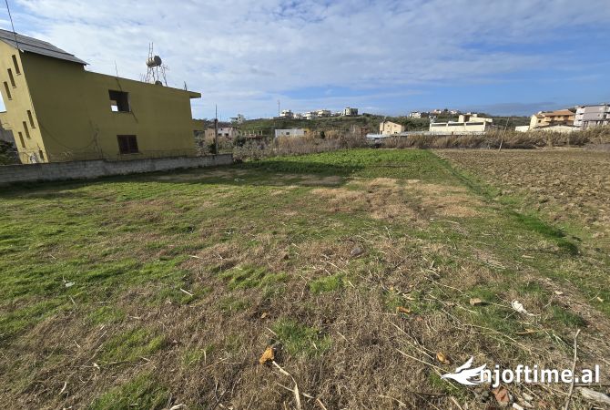 Truall ose Toke  ne Durres - 54,000 Euro