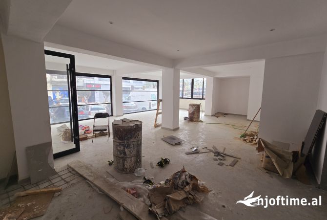 Ambient biznesi me qera 2+1 ne Durres - 1,500 Euro