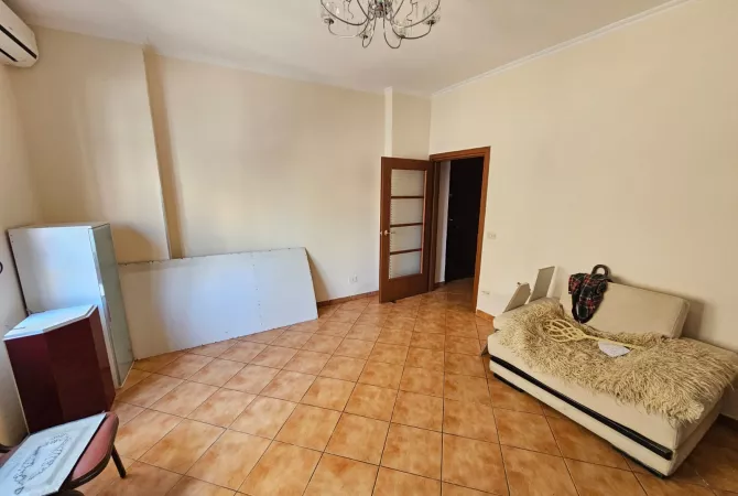 Shtepi me qera 2+1 ne Durres - 300 Euro