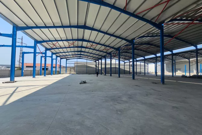 Ambient biznesi me qera 3+1 ne Durres - 2,700 Euro